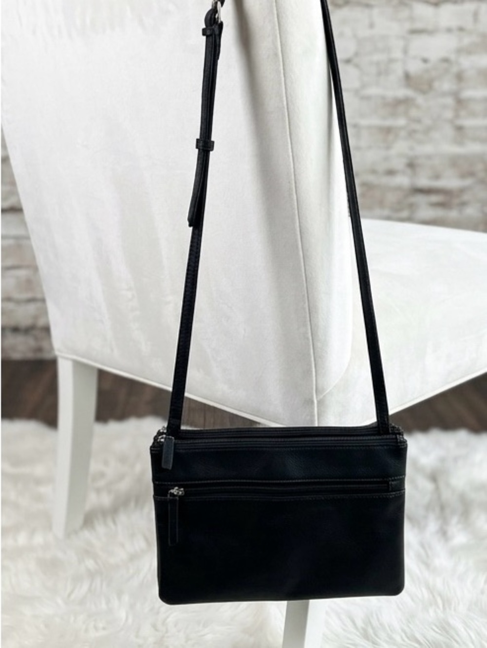 ili New York Genuine Leather Multi-Pocket Bag Black